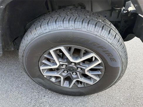Used 2025 Jeep Wrangler Unlimited Sahara AWD/4WD image 8