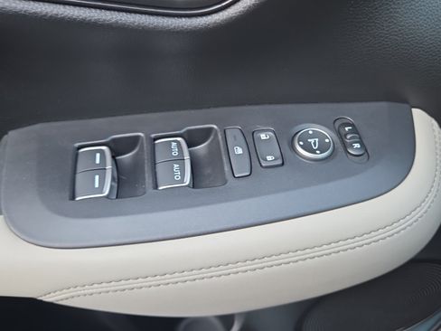 Certified 2023 Honda HR-V EX-L image 32