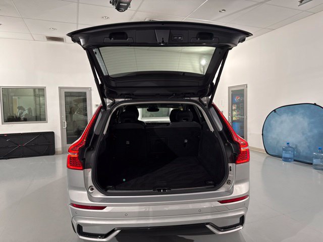 Used 2024 Volvo XC60 B5 Plus AWD/4WD image 11