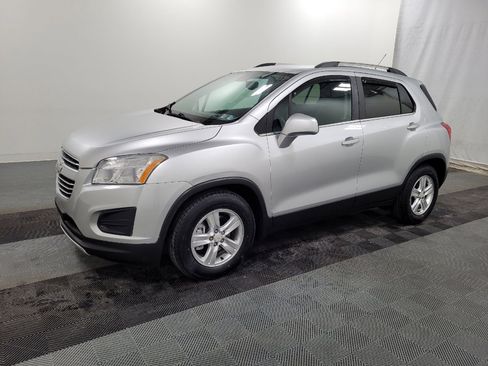 Used 2016 Chevrolet Trax LT w/ LT Convenience Package image 2