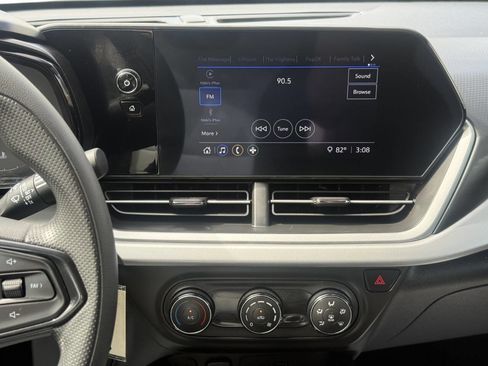 Used 2024 Chevrolet Trax LS w/ Driver Confidence Package image 17