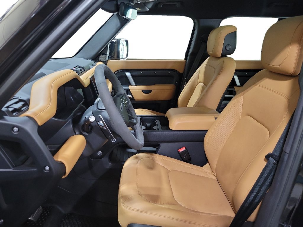 Used 2024 Land Rover Defender 110 V8 AWD/4WD image 13