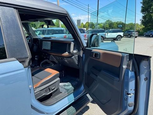 Used 2024 Ford Bronco Outer Banks AWD/4WD image 15