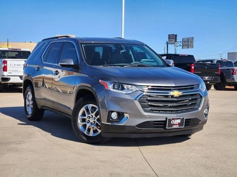 Used 2020 Chevrolet Traverse LT image 2
