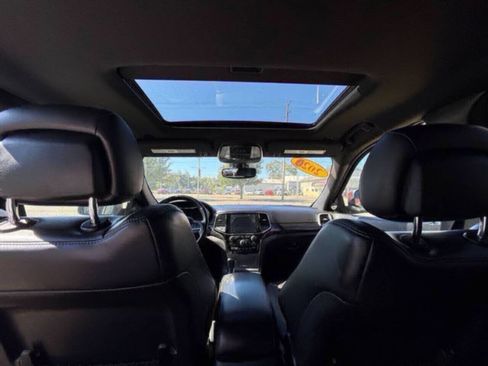 Used 2020 Jeep Grand Cherokee Altitude image 14