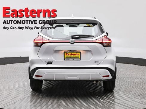 Used 2023 Nissan Kicks SR w/ SR Premium Package image 6