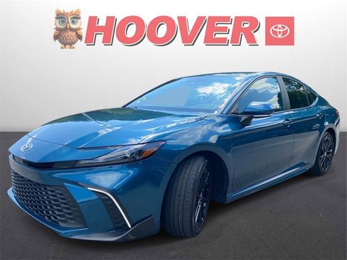 Used 2025 Toyota Camry SE w/ Convenience Package image 6