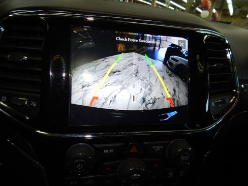 Used 2020 Jeep Grand Cherokee SRT image 29