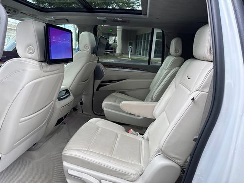 Used 2025 Cadillac Escalade ESV Sport Platinum w/ LPO, Floor Liner Package AWD/4WD image 7