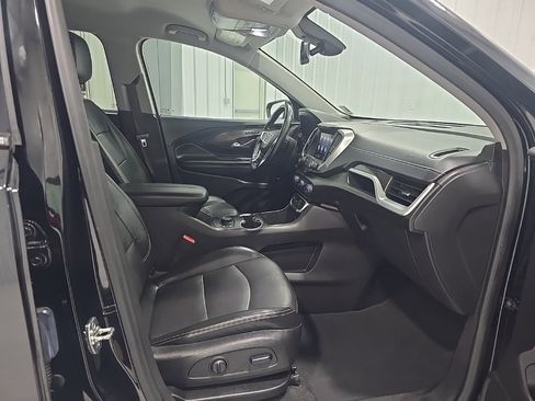 Used 2024 GMC Terrain SLT image 30