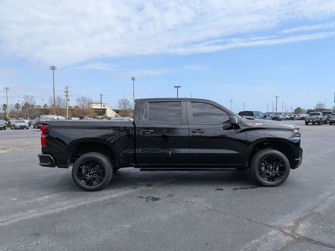 Used 2021 Chevrolet Silverado 1500 LT Trail Boss w/ Convenience Package II image 2