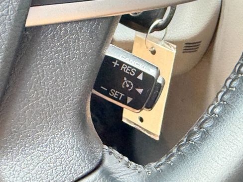 Used 2012 Toyota Camry XLE FWD image 30