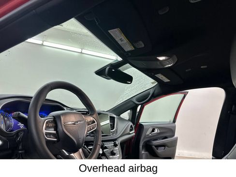 Used 2025 Chrysler Pacifica Select FWD image 34