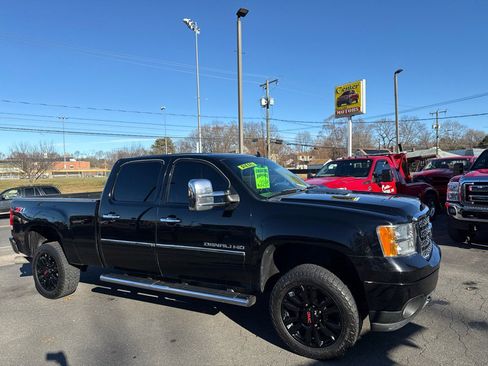 Used 2011 GMC Sierra 2500 Denali w/ Suspension Package, Off-Road image 3