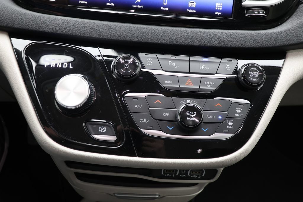 Used 2024 Chrysler Pacifica Touring-L FWD image 22