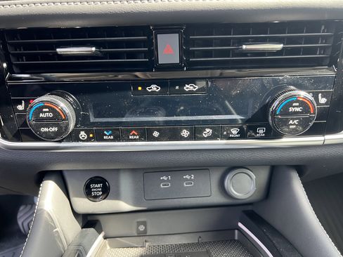 New 2026 Nissan Rogue Platinum image 16