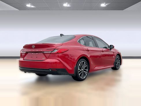 Used 2025 Toyota Camry XLE w/ Premium Package image 9