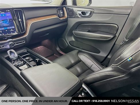 Used 2023 Volvo XC60 B5 Ultimate w/ Climate Package image 25