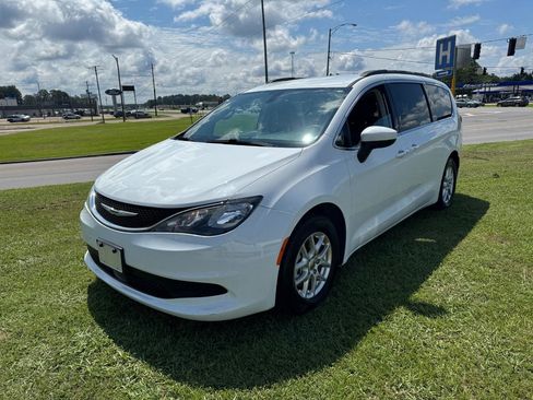 Used 2021 Chrysler Voyager Lxi FWD image 5