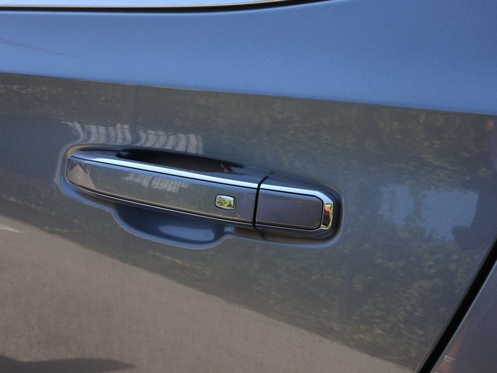 Used 2021 GMC Yukon Denali AWD/4WD image 18