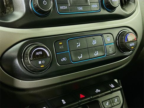 Used 2018 Chevrolet Colorado LT w/ Luxury Package, Chrome image 23