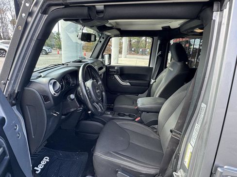 Used 2016 Jeep Wrangler Unlimited Sahara image 16