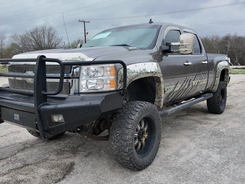 Used 2013 Chevrolet Silverado 2500 LT w/ Interior Plus Package AWD/4WD image 12