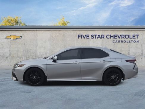 Used 2022 Toyota Camry XSE image 5