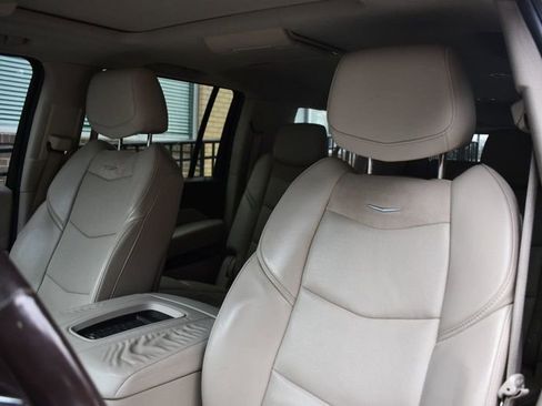 Used 2017 Cadillac Escalade ESV Luxury image 25