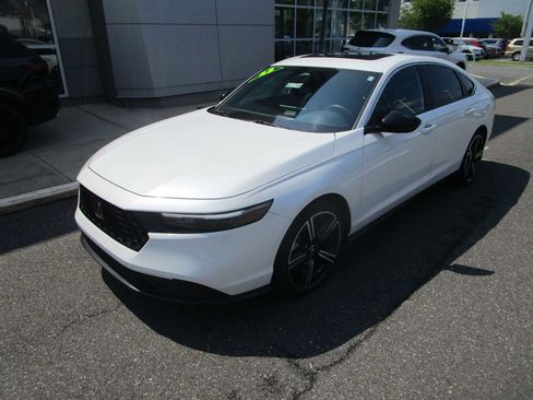 Used 2023 Honda Accord Sport image 2