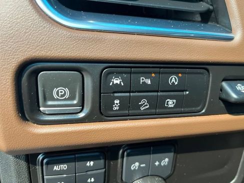 Used 2023 Chevrolet Tahoe High Country w/ Premium Package 2 AWD/4WD image 19