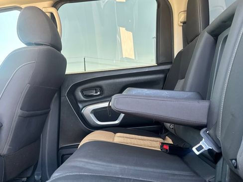 Used 2021 Nissan Titan SV RWD image 40