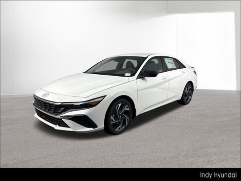 Certified 2025 Hyundai Elantra Sport FWD image 11