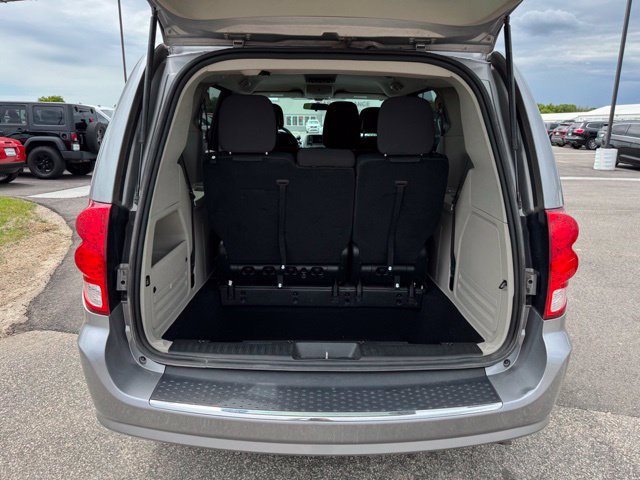 Used 2018 Dodge Grand Caravan SE FWD image 36