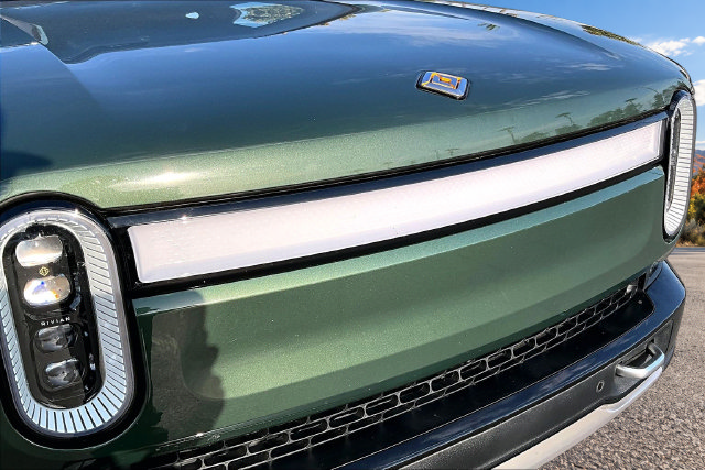 Used 2023 Rivian R1T Adventure Dual AWD/4WD image 32