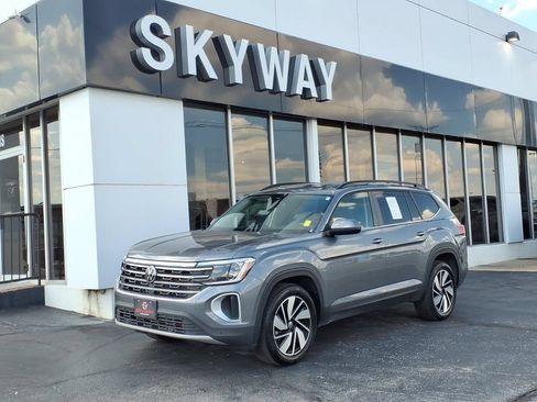 Used 2025 Volkswagen Atlas SE AWD/4WD image 1