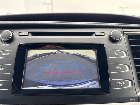 Used 2015 Toyota Highlander LE image 18