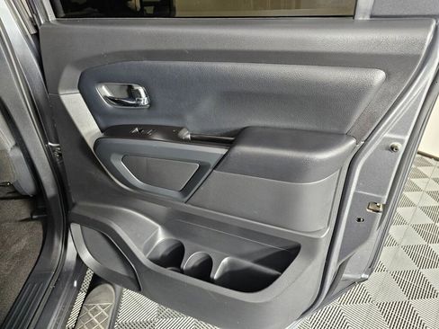 Used 2019 Nissan Titan SV w/ SV Convenience Package image 32