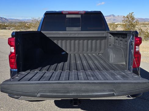 Used 2023 Chevrolet Silverado 1500 LT w/ Convenience Package II image 5