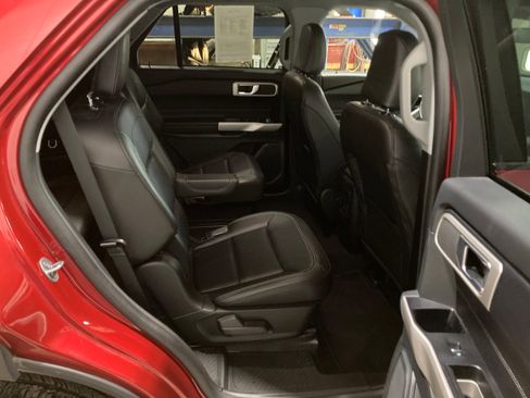 Used 2023 Ford Explorer XLT w/ Equipment Group 202A image 7