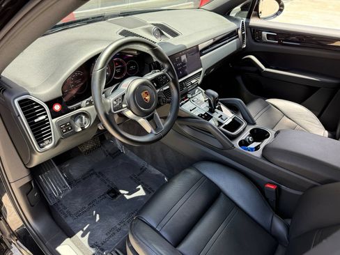 Used 2020 Porsche Cayenne AWD/4WD image 18
