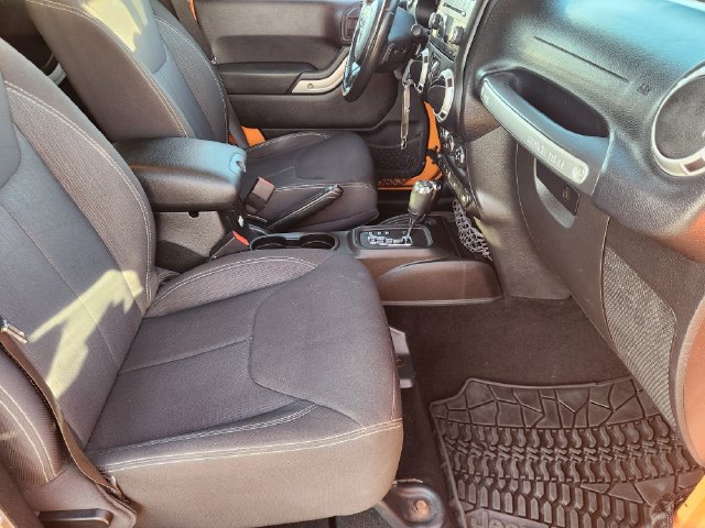 Used 2013 Jeep Wrangler Unlimited Rubicon AWD/4WD image 14