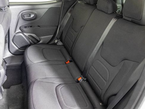 Used 2019 Jeep Renegade Latitude FWD image 35