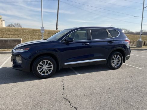 Used 2019 Hyundai Santa Fe SE image 3