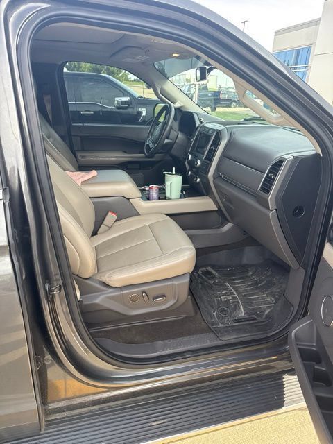 Used 2019 Ford Expedition Max XLT w/ Equipment Group 202A AWD/4WD image 9