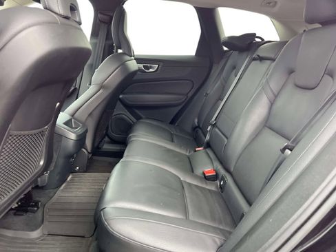 Used 2023 Volvo XC60 B5 Plus image 12