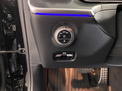 New 2025 Mercedes-Benz C 300 4MATIC Sedan image 18