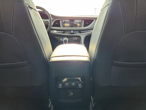 Used 2020 Buick Enclave Essence image 14