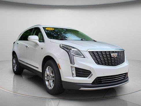 Used 2020 Cadillac XT5 Premium Luxury w/ LPO, Floor Liner Package FWD image 4