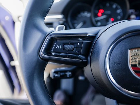 Certified 2025 Porsche Macan image 17